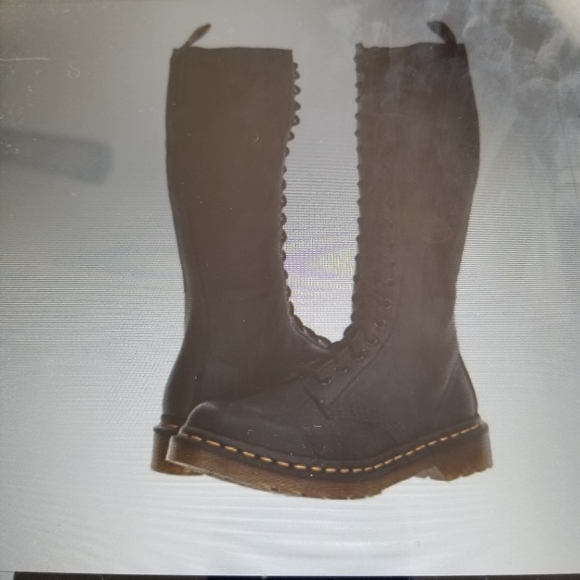 Dr Martens boots - Picture 1 of 4